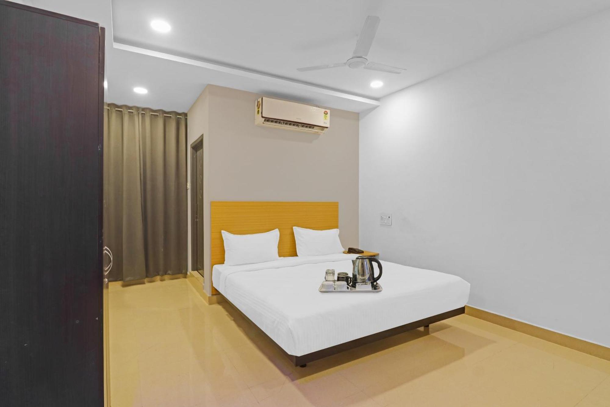 Hotel Super Townhouse Che Sigma Hyderabad Esterno foto