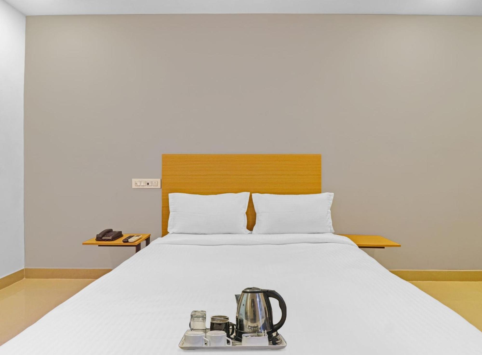 Hotel Super Townhouse Che Sigma Hyderabad Esterno foto