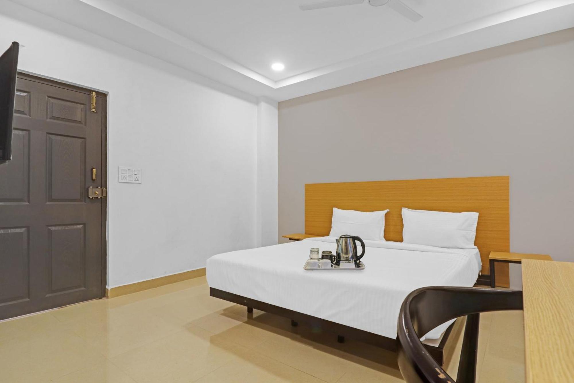 Hotel Super Townhouse Che Sigma Hyderabad Esterno foto
