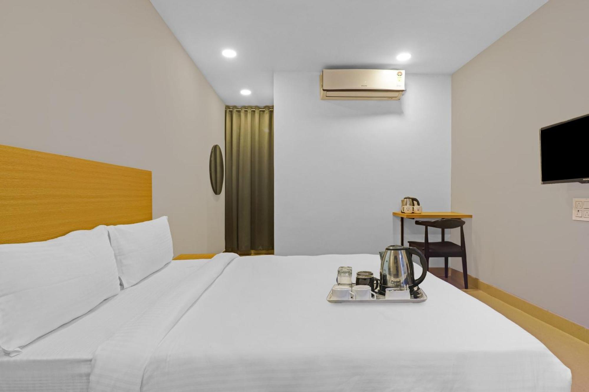 Hotel Super Townhouse Che Sigma Hyderabad Esterno foto