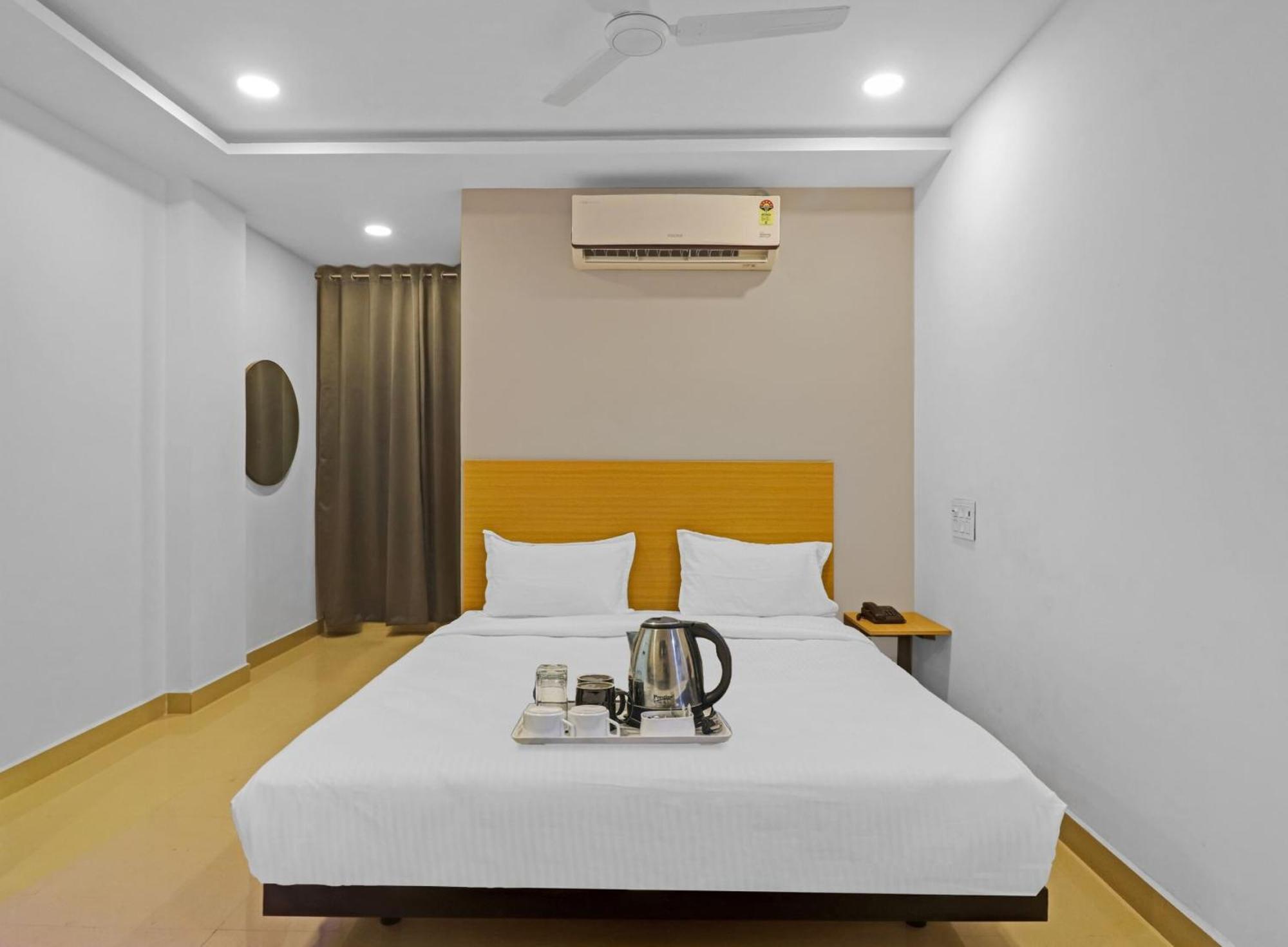 Hotel Super Townhouse Che Sigma Hyderabad Esterno foto