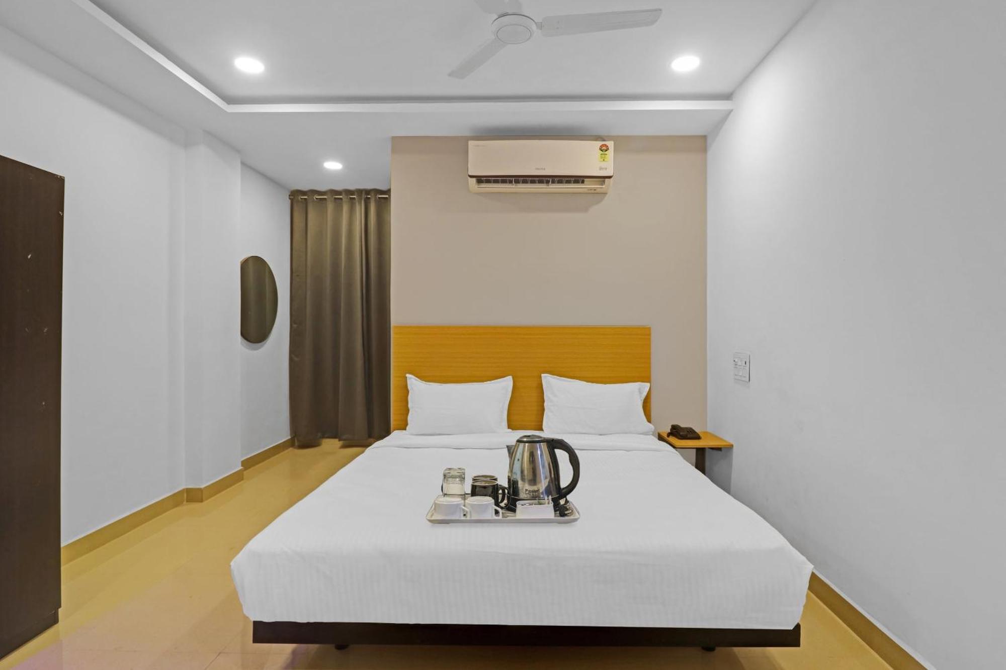 Hotel Super Townhouse Che Sigma Hyderabad Esterno foto